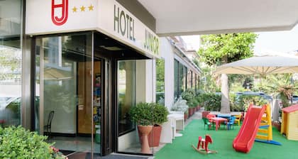 Hotel Junior