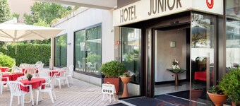 Hotel Junior