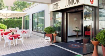 Hotel Junior