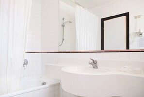 Amenidades de baño gratuitas, bidet, toallas 