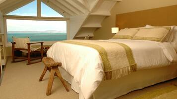 1 bedroom, down duvets, pillow-top beds, minibar