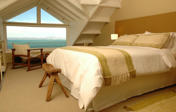 1 bedroom, down duvets, pillow-top beds, minibar