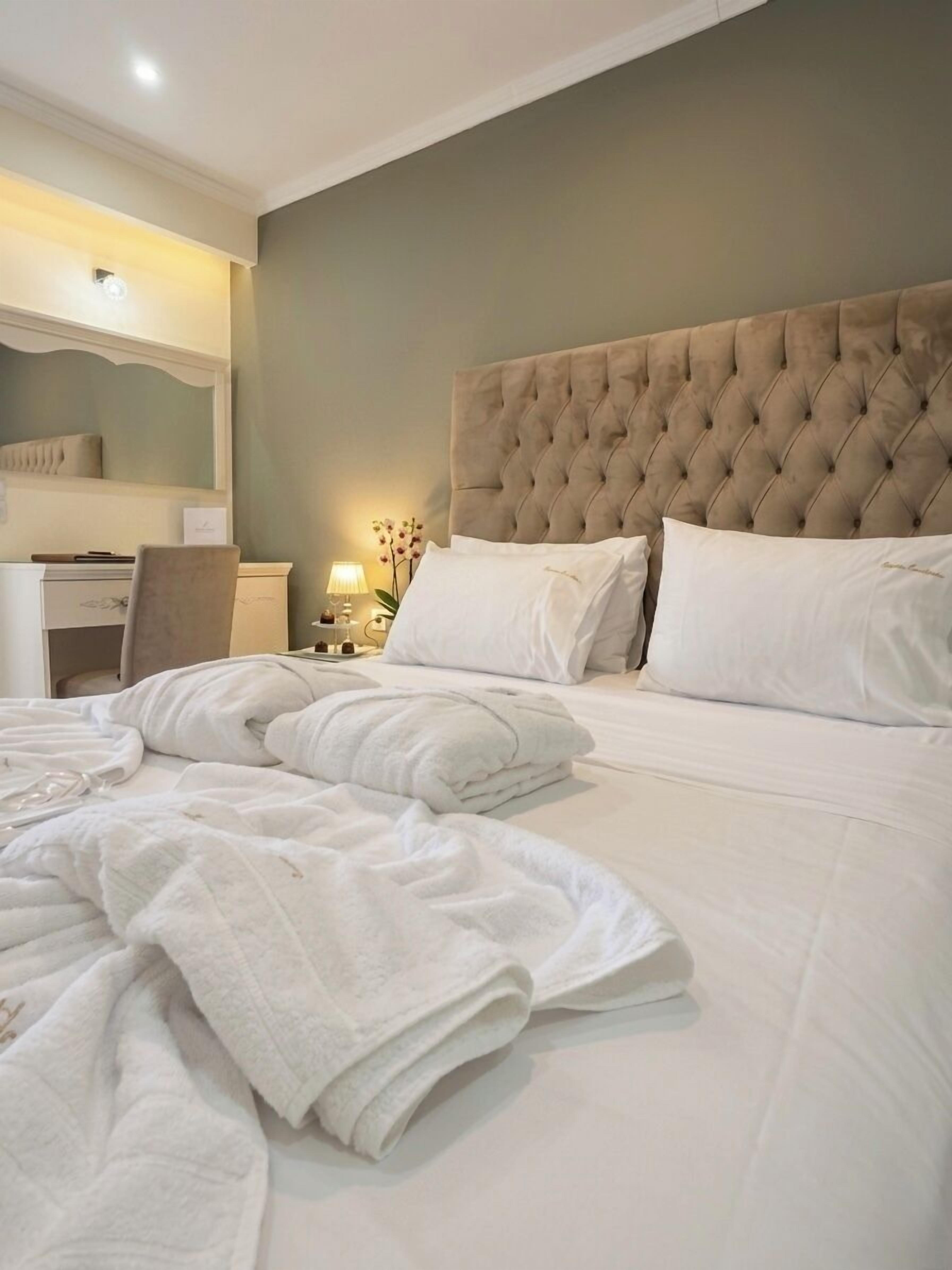 Deluxe Suite With Jacuzzi | 記憶床墊、迷你吧、客房內保險箱、獨特裝潢