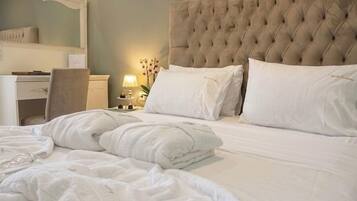 Deluxe Suite With Jacuzzi | Memory-foam beds, minibar, in-room safe, individually decorated