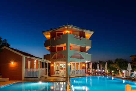 Fachada de la propiedad. Zante Pantheon Hotel