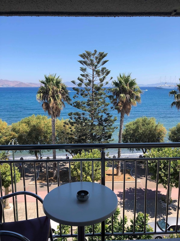 Caja de seguridad en la habitación, cortinas blackout y insonorización