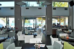 Desayuno buffet incluido todos los días 