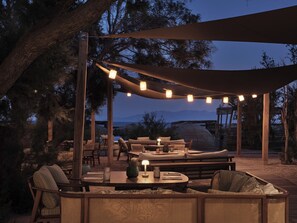 Petit déjeuner, déjeuner et dîner servis sur place, vue sur la plage