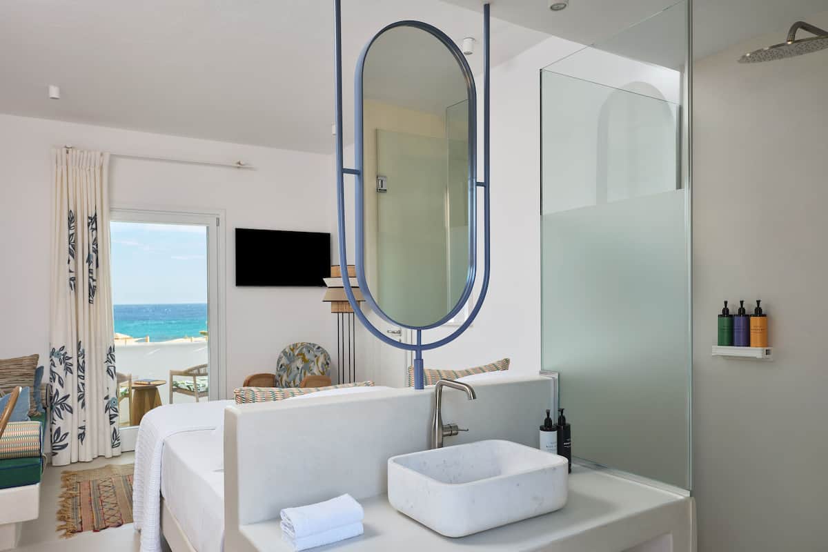 Superior Double Room, 1 Bedroom, Sea View | Pillowtop beds, in-room safe, desk, iron/ironing board