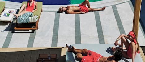 Seasonal outdoor pool, pool umbrellas, sun loungers