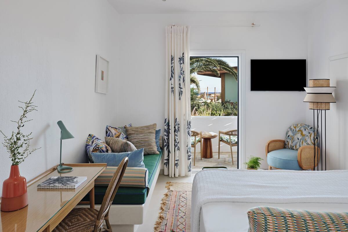 Superior Room, 1 Bedroom, Garden View | Pillowtop beds, in-room safe, desk, iron/ironing board (on request)