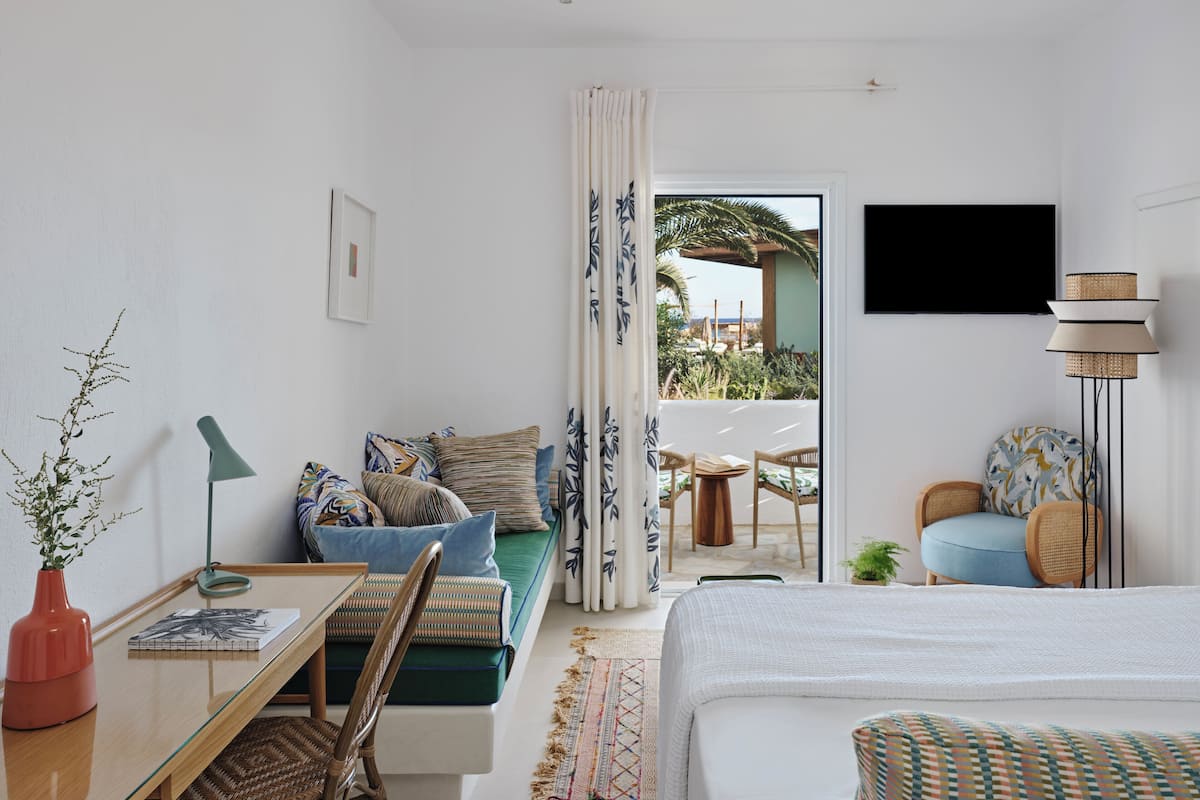 Superior Room, 1 Bedroom, Garden View | Pillowtop beds, in-room safe, desk, iron/ironing board