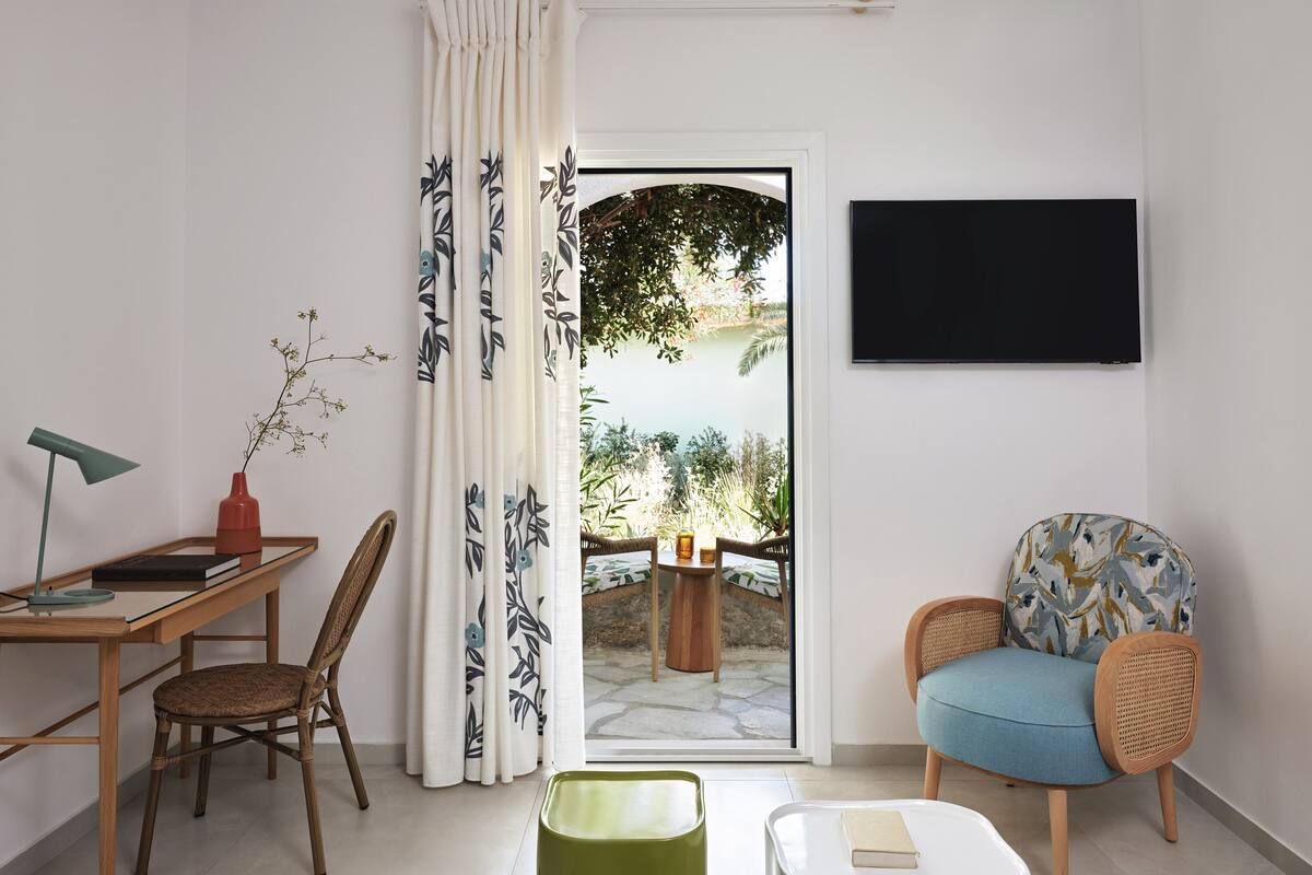 Standard Room Garden View | Pillowtop beds, in-room safe, desk, iron/ironing board (on request)