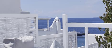 مغطس بمضخات للمياه