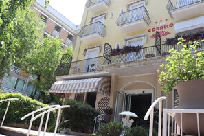 Fachada de la propiedad