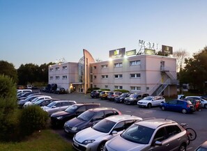 Exterior - Good Night Hôtel (Arques)