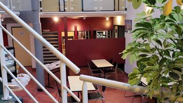 Petit déjeuner buffet servi en supplément en semaine
