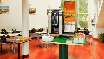 Frokostbuffé på hverdagene (EUR 6.00 per person)