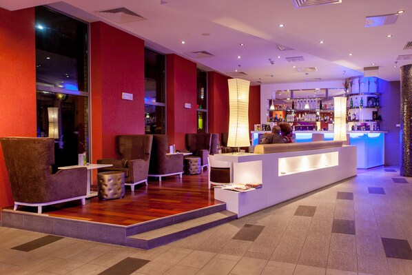 Bar (on property) - Royal Park Boutique Hotel (Budapest)