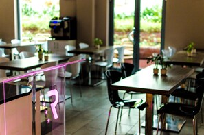 Daily buffet breakfast for a fee - Royal Park Boutique Hotel (Budapest)