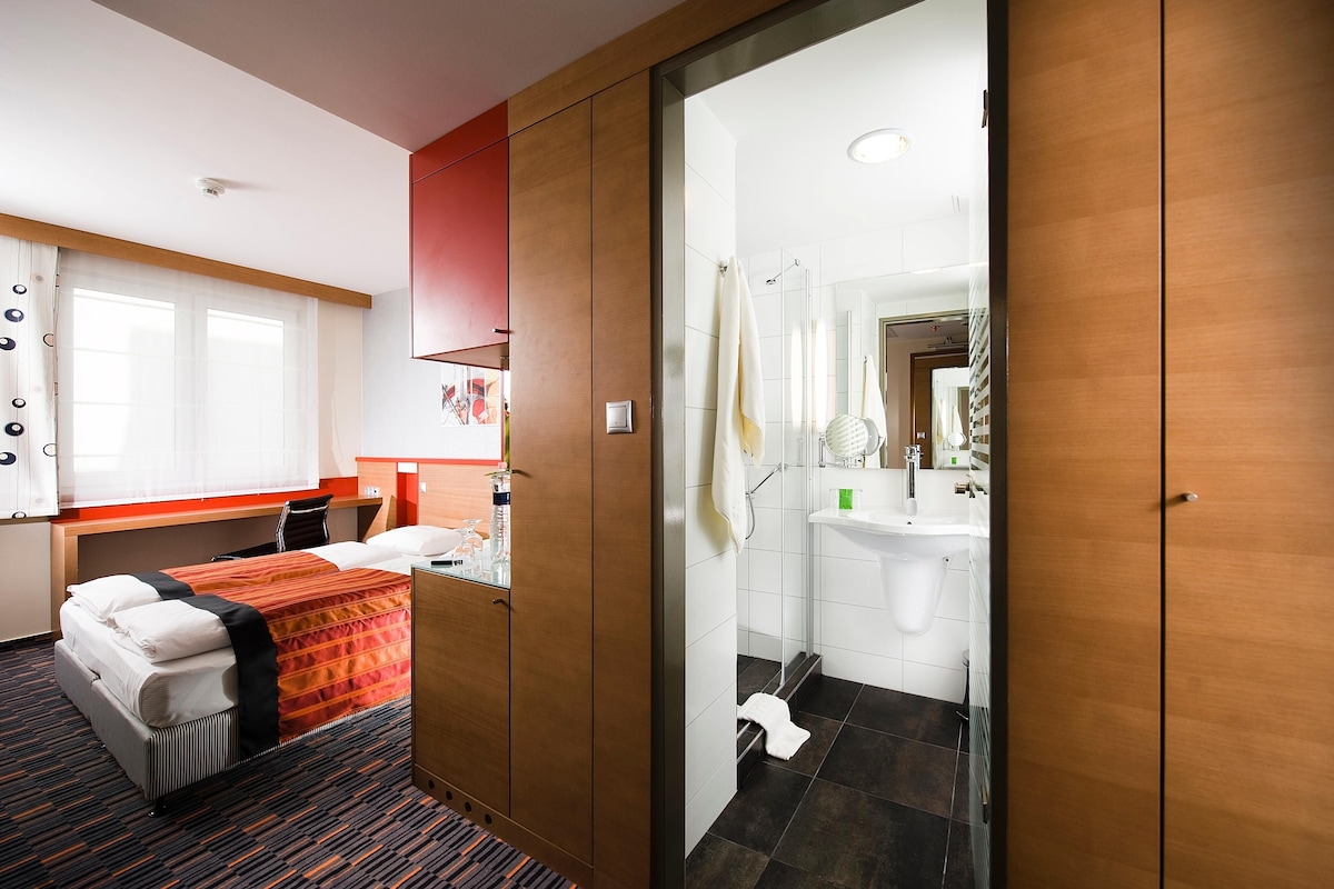Minibar, in-room safe, desk, blackout drapes