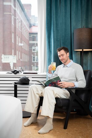 Room, 1 King Bed | City view