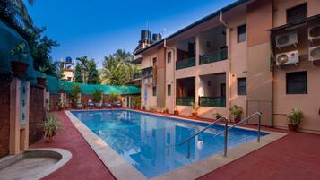 Outdoor pool, pool umbrellas