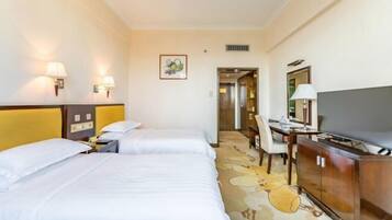 Minibar, in-room safe, alarm clocks