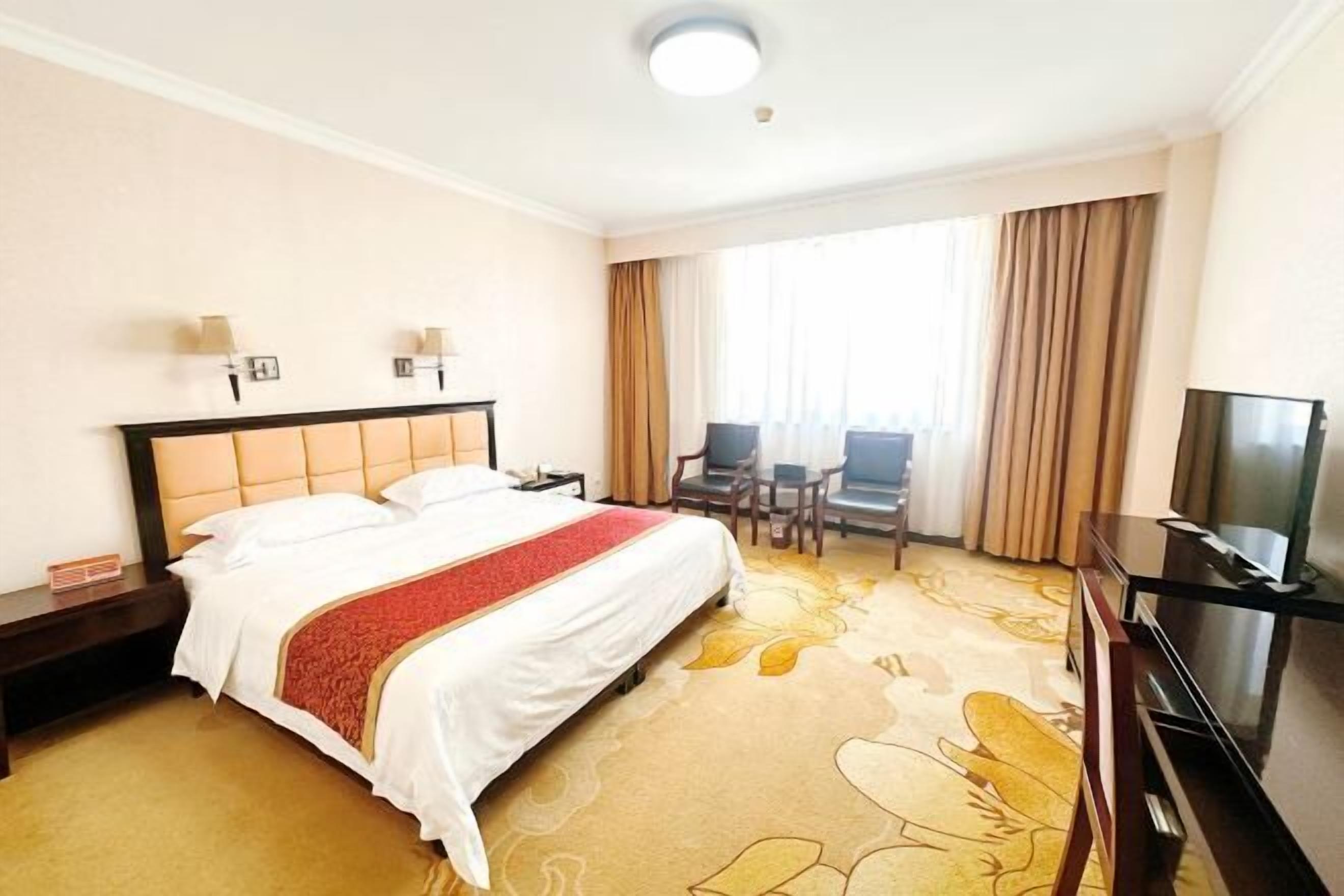 Minibar, in-room safe, alarm clocks