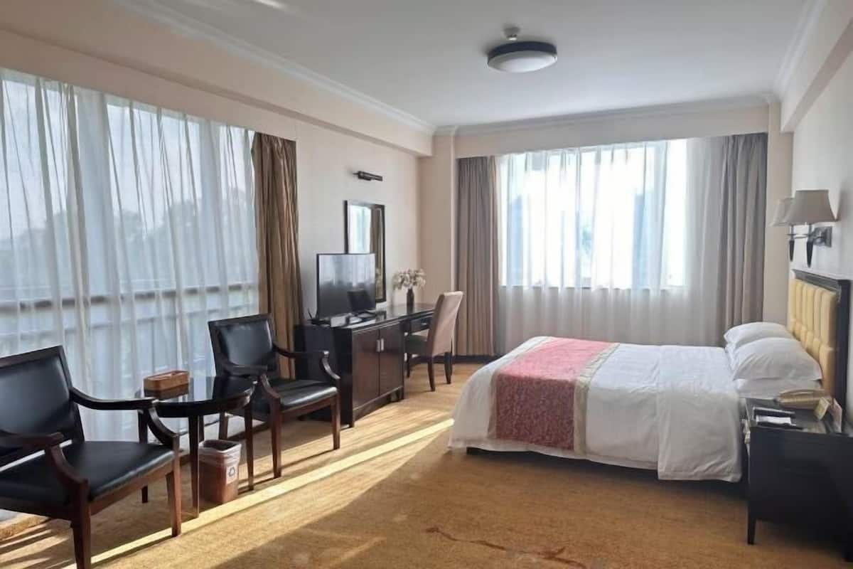 Minibar, caja de seguridad en la habitación y despertador