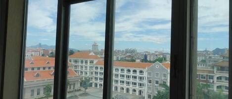 Minibar, in-room safe, alarm clocks