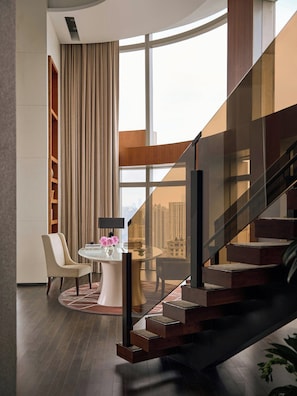 Premium bedding, down comforters, in-room safe, individually decorated - The Langham, Shanghai, Xintiandi (Shanghai)