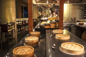 Se ofrece un desayuno bufé (280 CNY por persona)