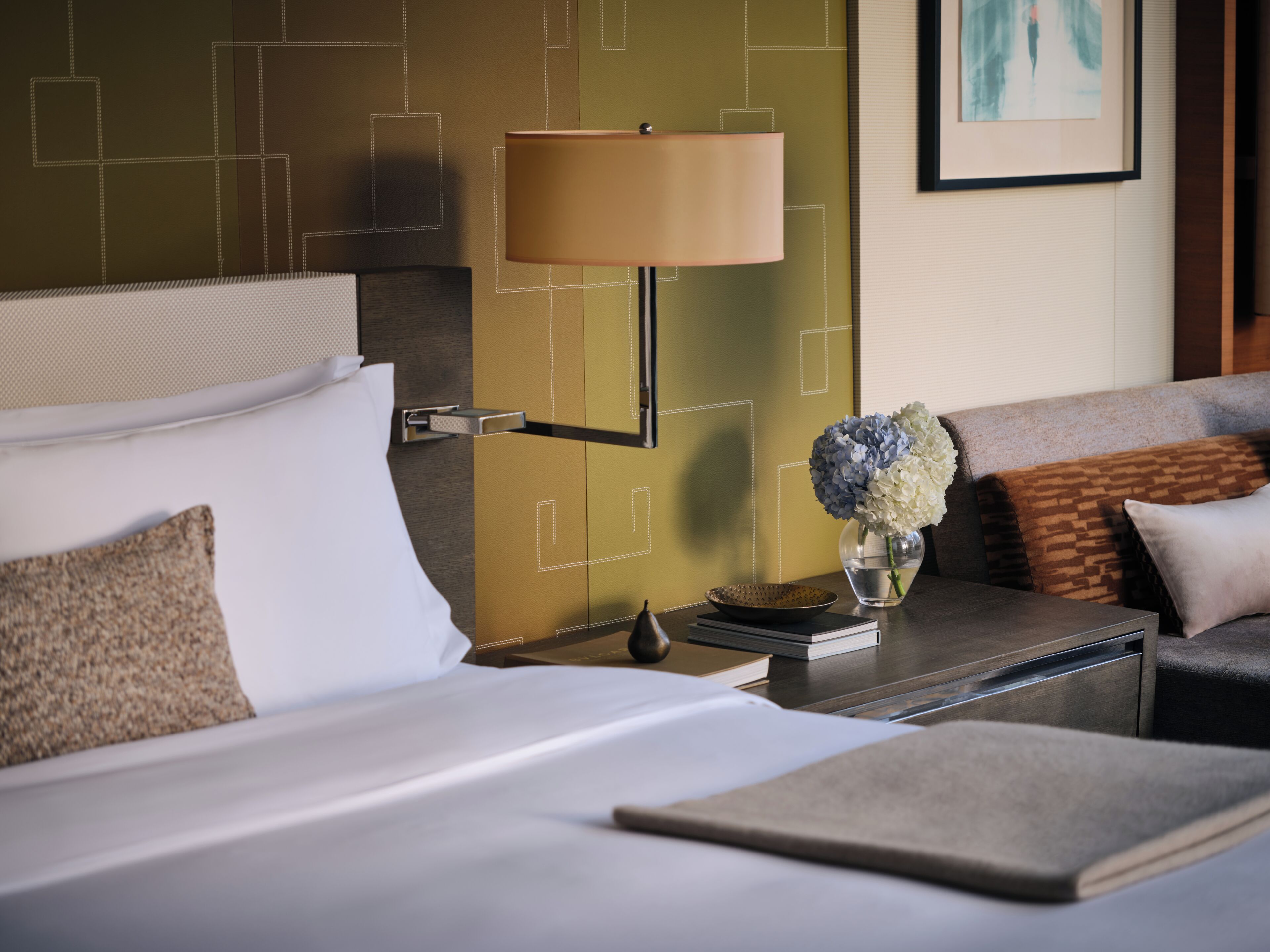 Studio Suite, 1 Katil Raja (King), Pool Access, City View | Peralatan tempat tidur premium, gebar bulu kapas, peti besi dalam bilik 