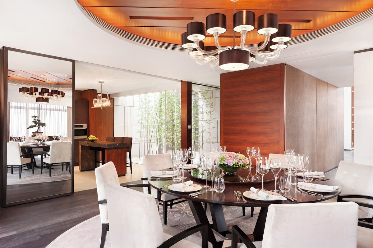 Suite Club, 1 letto king, accesso al Club Lounge, vista città (Chairman) | Biancheria da letto di alta qualità, copriletto in piuma