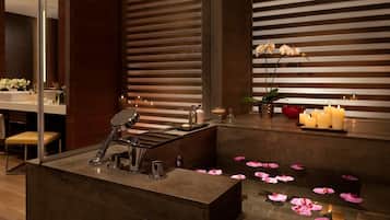 Club Executive Suite | Bathroom | Separate bathtub and shower, hair dryer, bathrobes, slippers