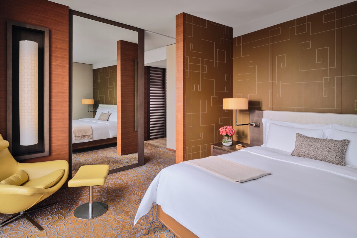Club One-Bedroom Suite - Club lounge (Breakfast+Afternoon Tea+Happy Hour) | Premium bedding, down comforters, in-room safe, desk