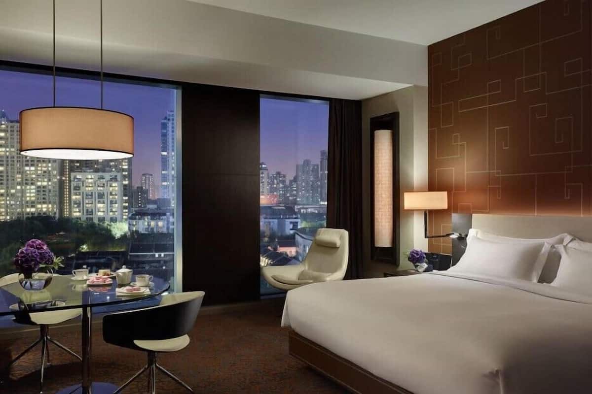 Deluxe | Premium bedding, down comforters, in-room safe, individually decorated