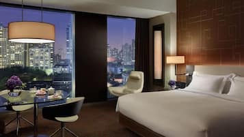 Deluxe | Premium bedding, down duvets, in-room safe, individually decorated