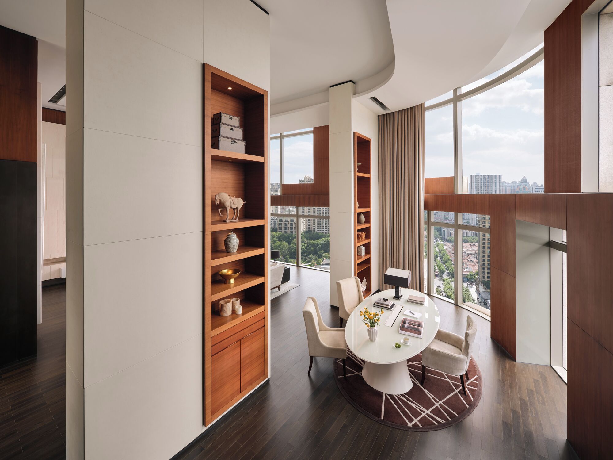 Suíte club, 1 cama King, acesso ao Club Lounge, vista para a cidade (Chairman) | Roupas de cama premium, edredons de pluma, cofres nos quartos