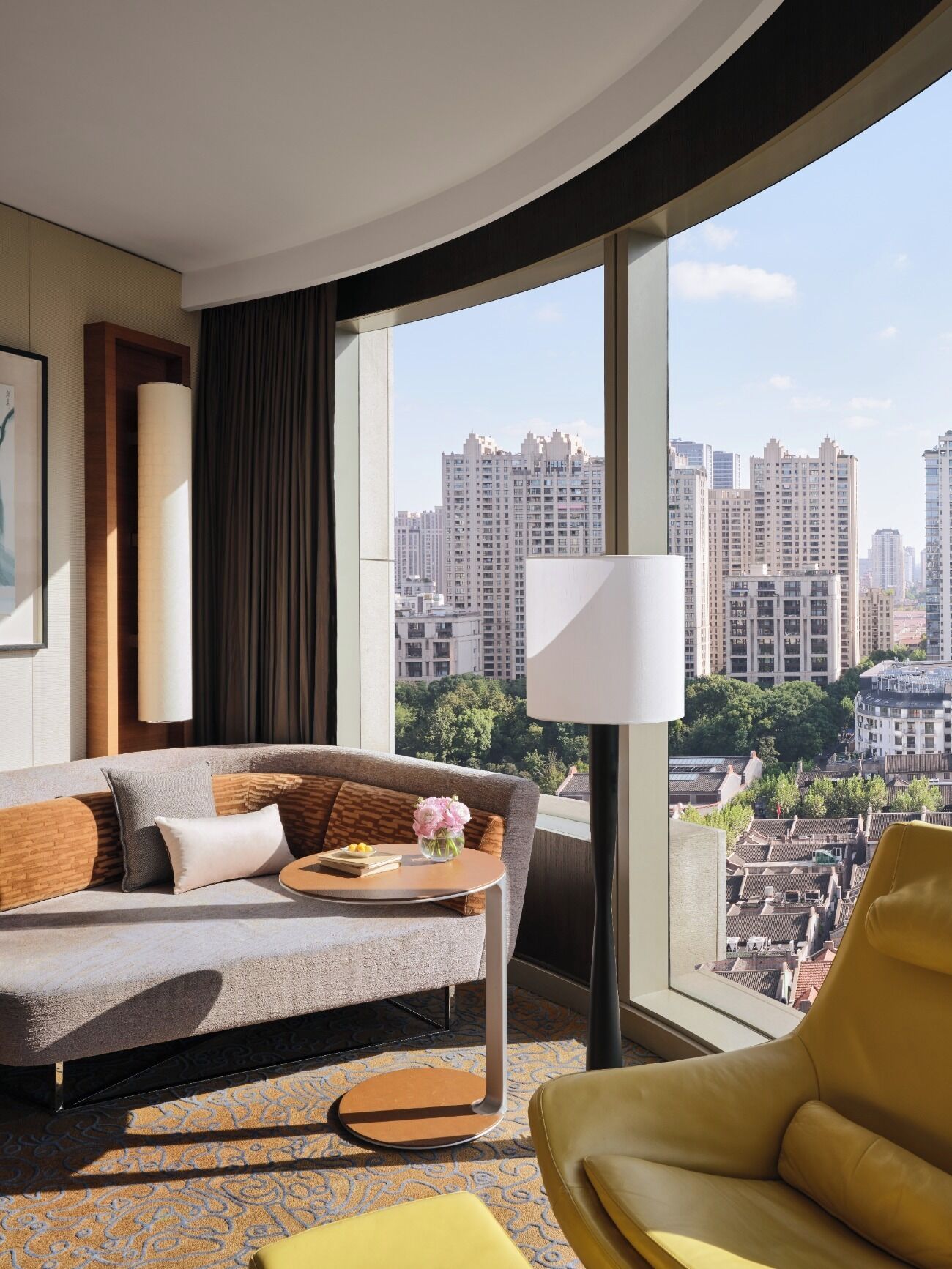 Premium bedding, down comforters, in-room safe, individually decorated