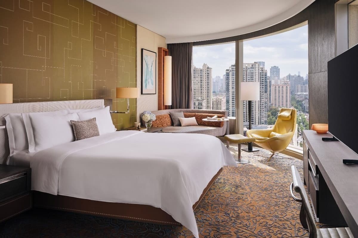 Club Junior Suite | Premium bedding, down comforters, in-room safe, individually decorated