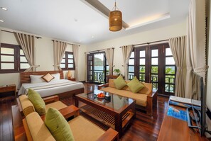 Three Bedroom Beach Front Villa with Private Pool | Free minibar, in-room safe, desk, soundproofing - Son Tra Resort (Da Nang)
