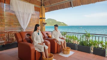 Body treatments, massages on the beach, body scrubs, facials, massages