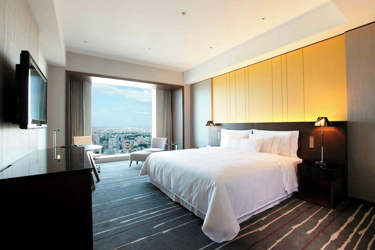 Minibar, in-room safe, desk, iron/ironing board