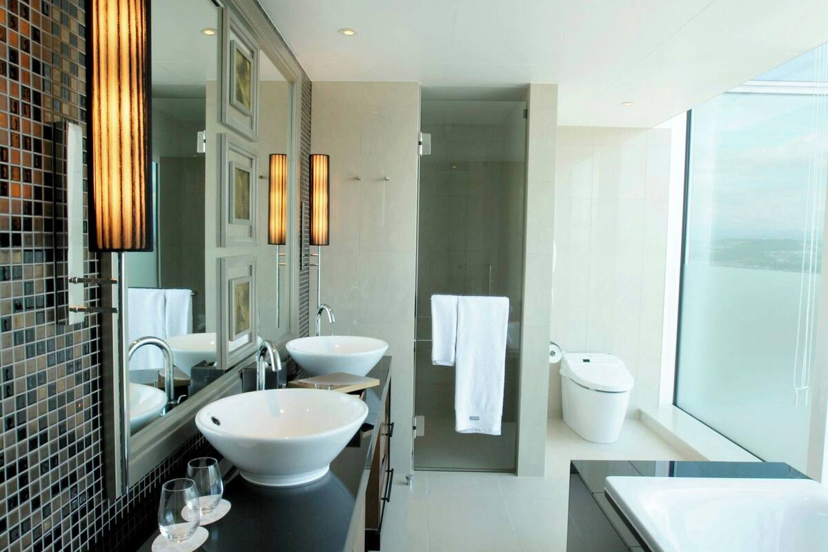 separate bathtub and shower, free toiletries, hair dryer, bathrobes