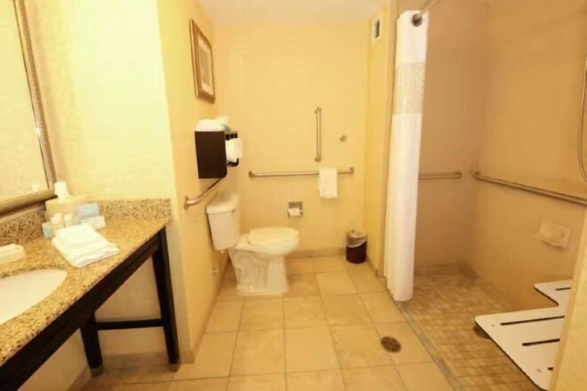 Bathroom | Free toiletries, hair dryer, towels