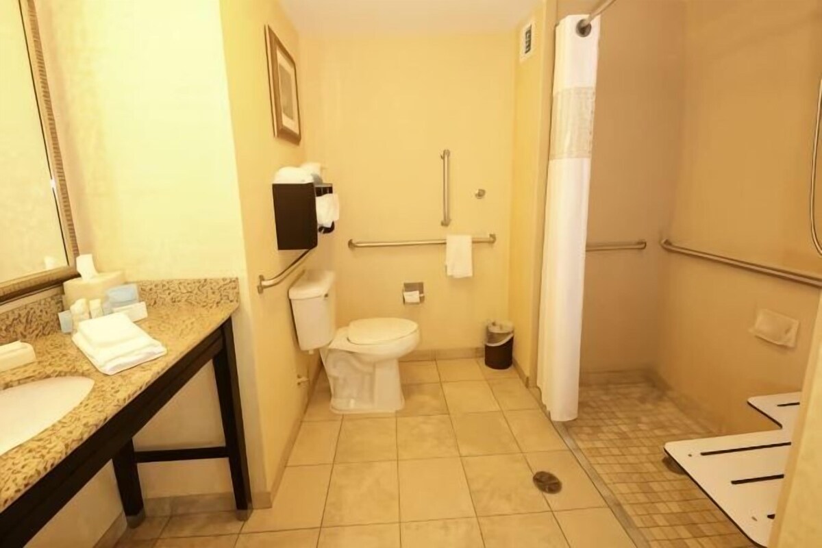 Bathroom | Free toiletries, hair dryer, towels
