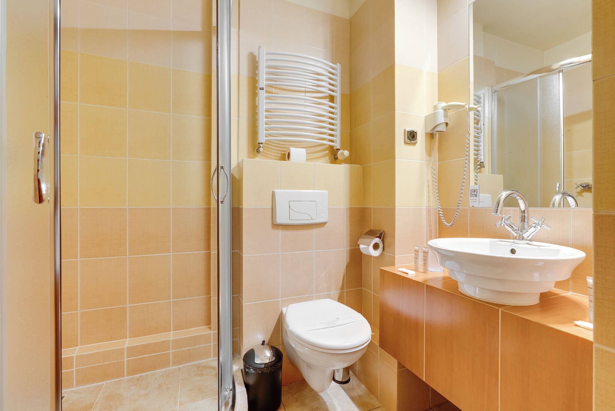 standard twin room | bathroom | free toiletries, hair dryer, slippers, towels