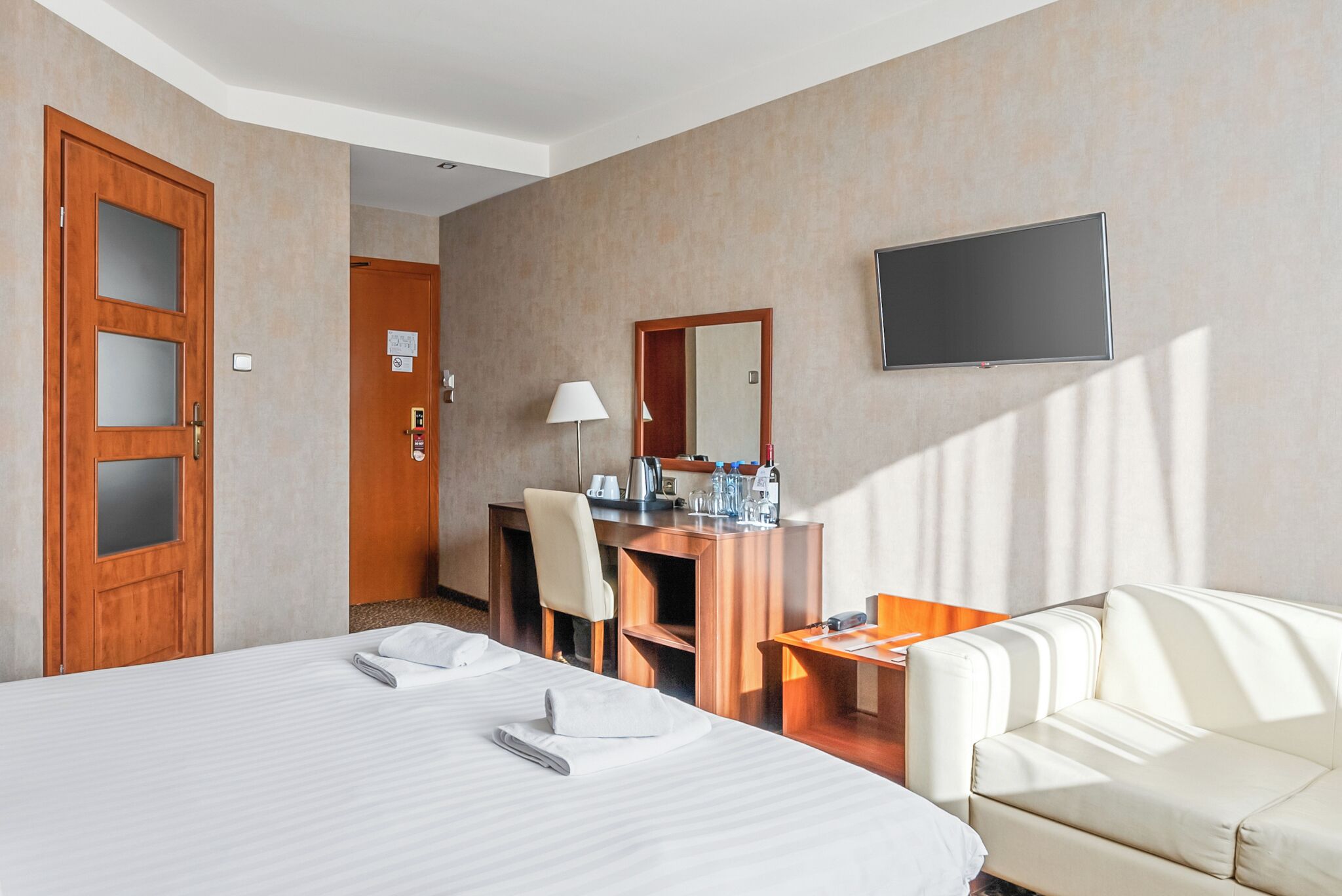 standard double room | in-room safe, desk, soundproofing, iron/ironing board